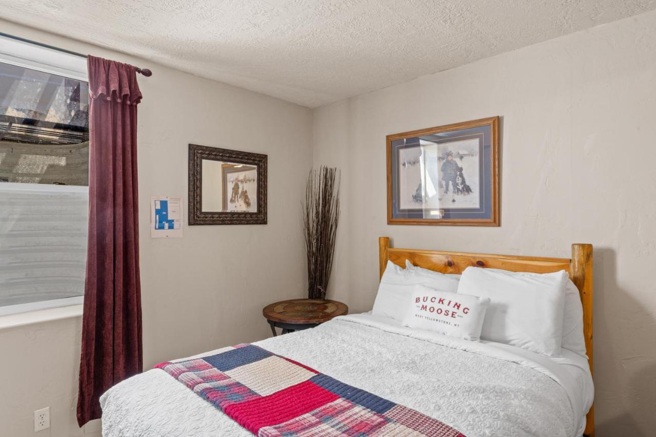 The Bucking Moose Hotell West Yellowstone Exteriör bild