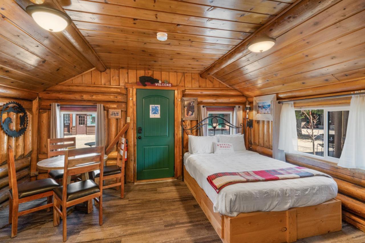 The Bucking Moose Hotell West Yellowstone Exteriör bild