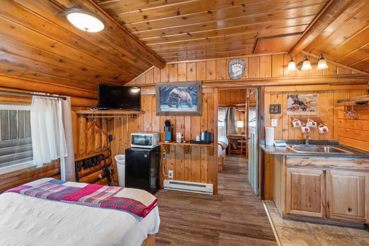 The Bucking Moose Hotell West Yellowstone Exteriör bild