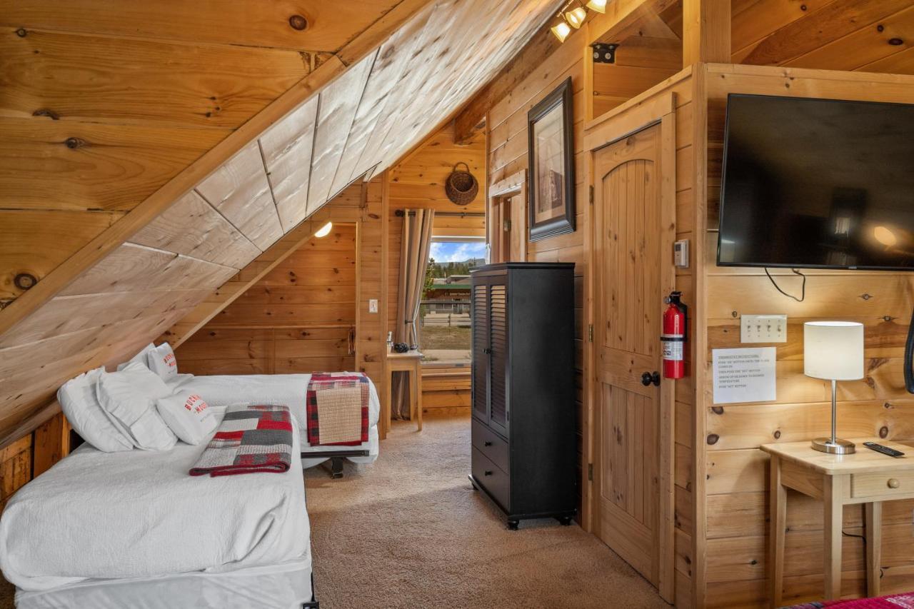 The Bucking Moose Hotell West Yellowstone Exteriör bild