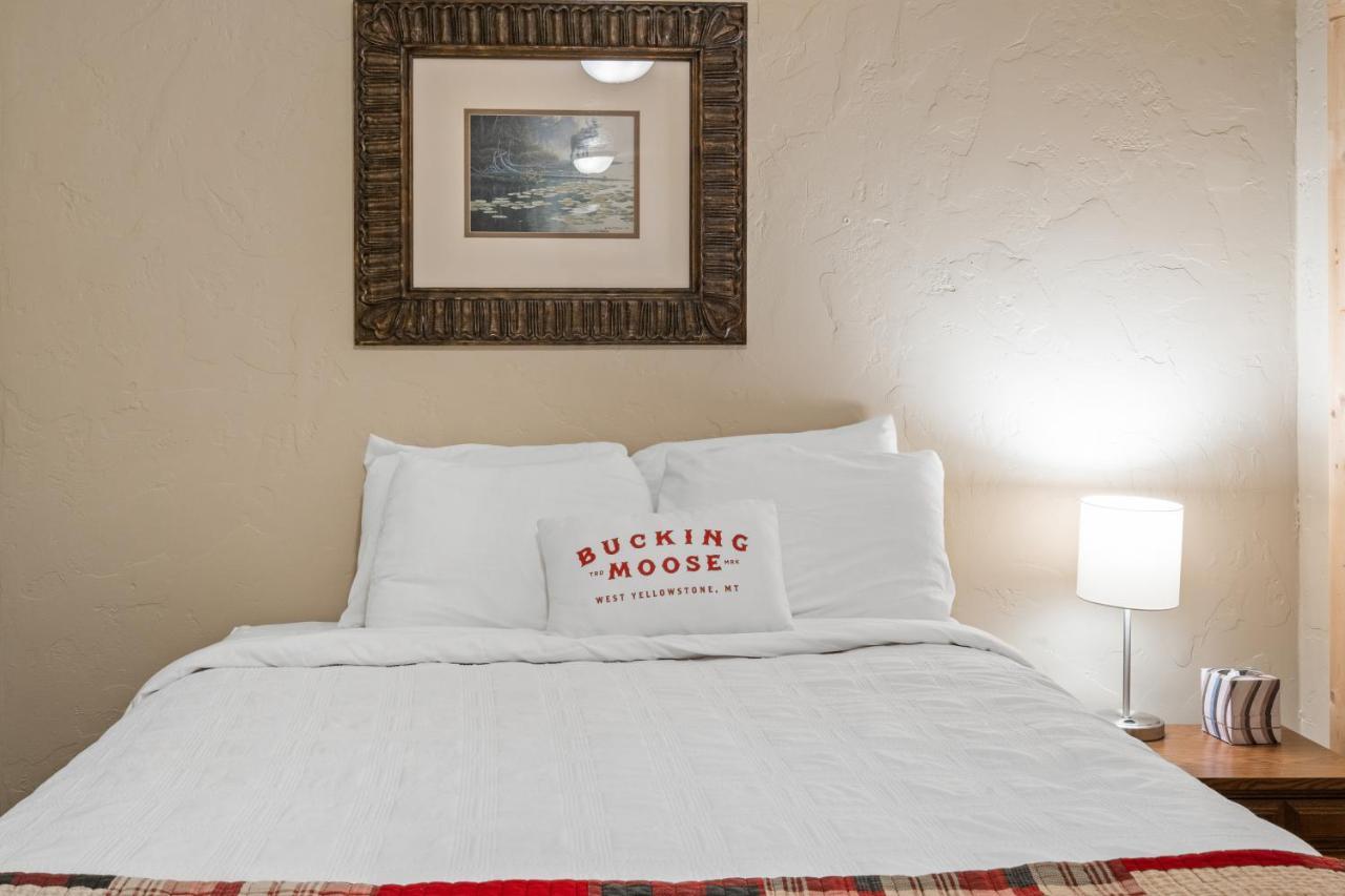 The Bucking Moose Hotell West Yellowstone Exteriör bild